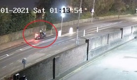 Un motociclist și-a înscenat propriul accident, ca să-și bată joc de polițiști, paramedici și pompieri
